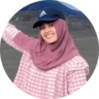 Miss-Tata-Senior-Tutor-Kampung-Inggris-min.webp
